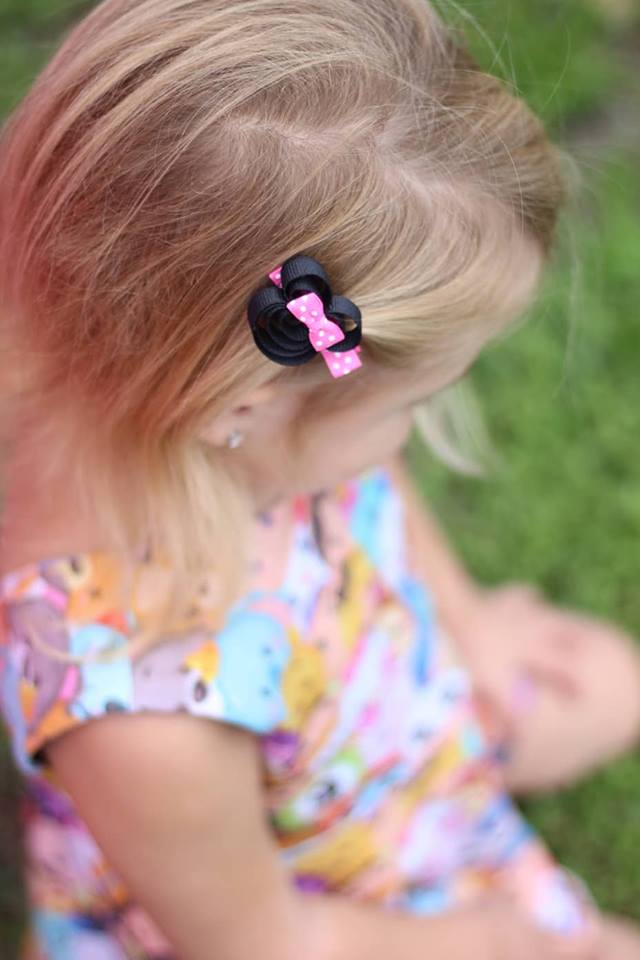 Minnie Mouse Ribbon Sculpture Hair Clip in Pink or Red