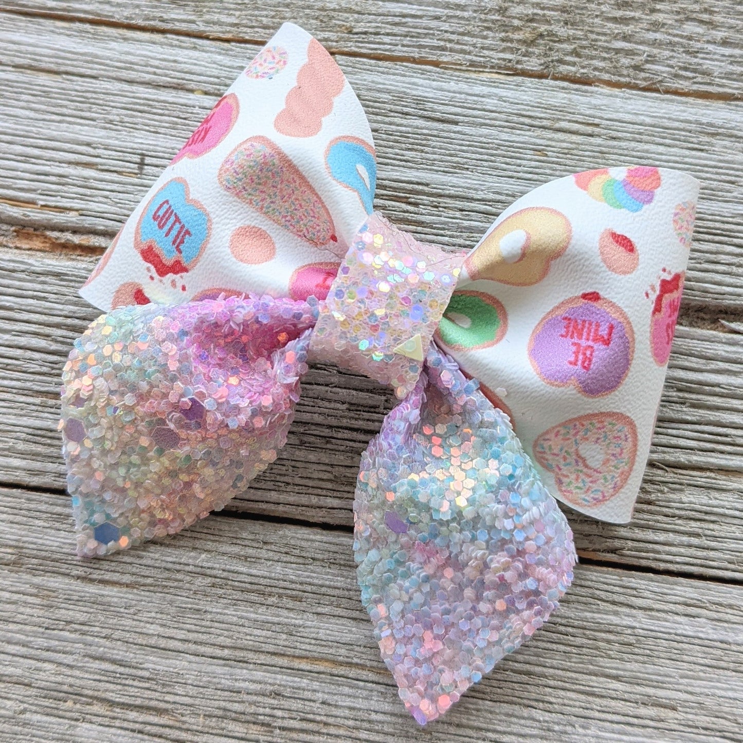 2.5" Valentine Glitter Bow
